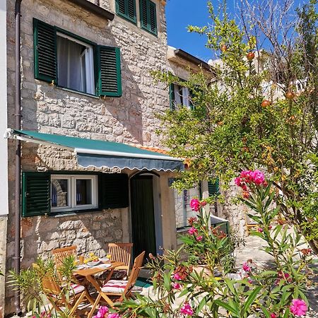 Charming Traditional Townhouse - Holiday Home Kata Jezera Dış mekan fotoğraf