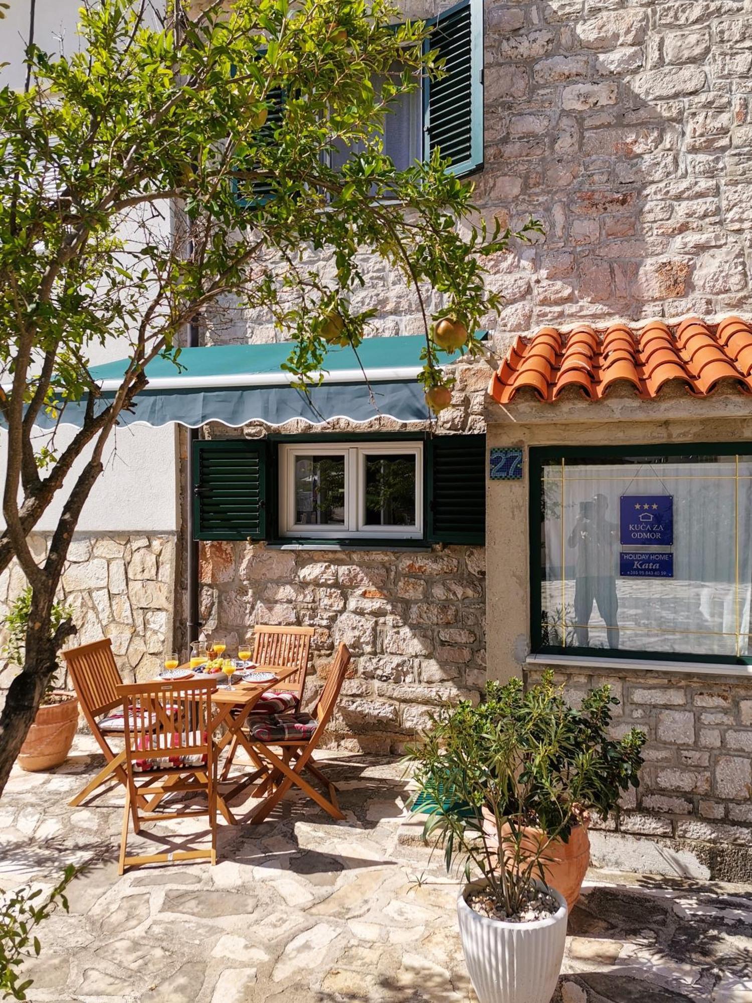 Charming Traditional Townhouse - Holiday Home Kata Jezera Dış mekan fotoğraf
